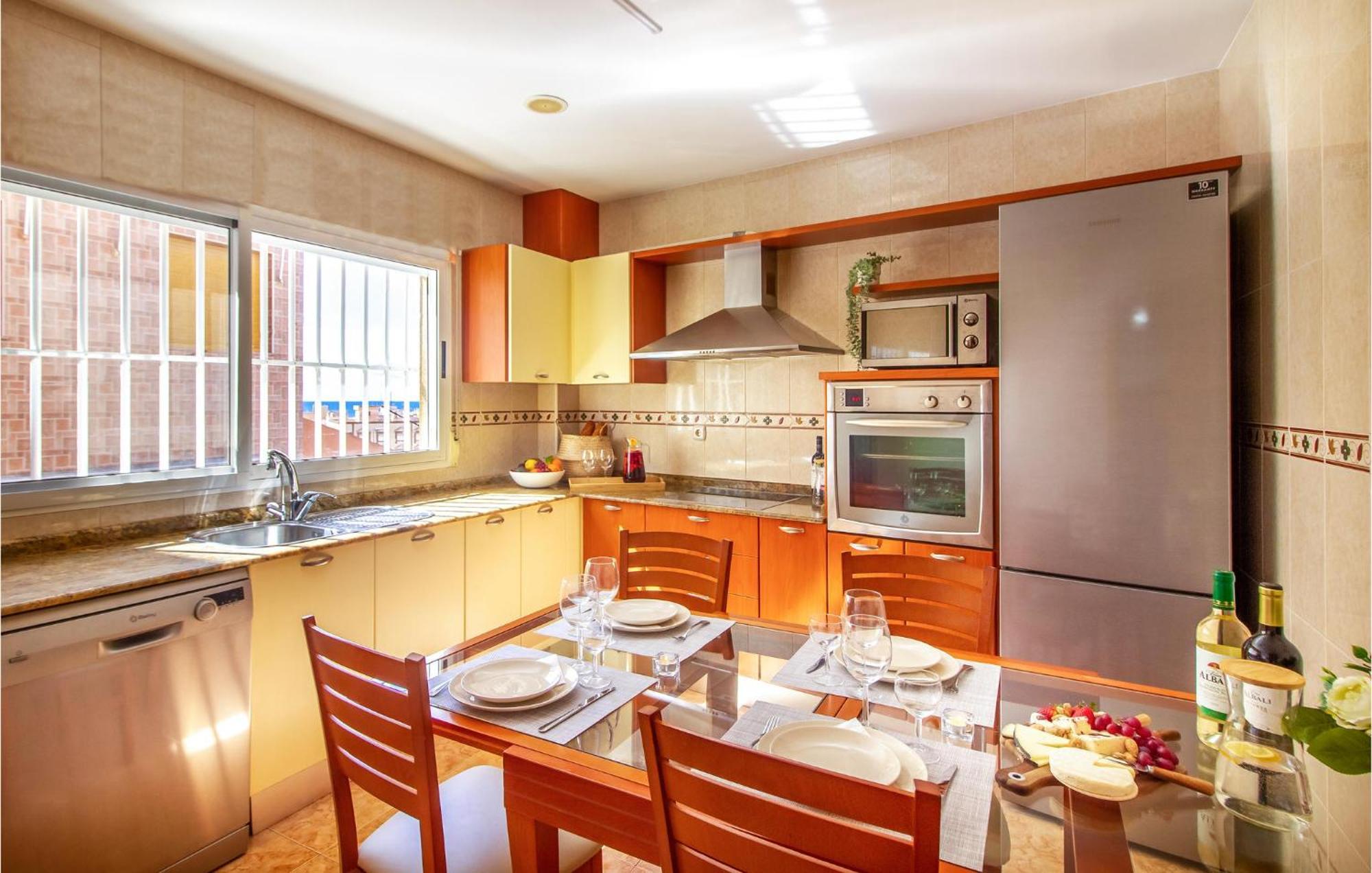 Cozy Apartment In Aguilas With Kitchen Exterior foto
